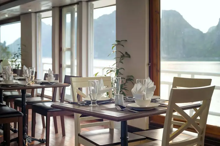 Халонг: La Vela Classic Cruise Managed by Paradise Cruises