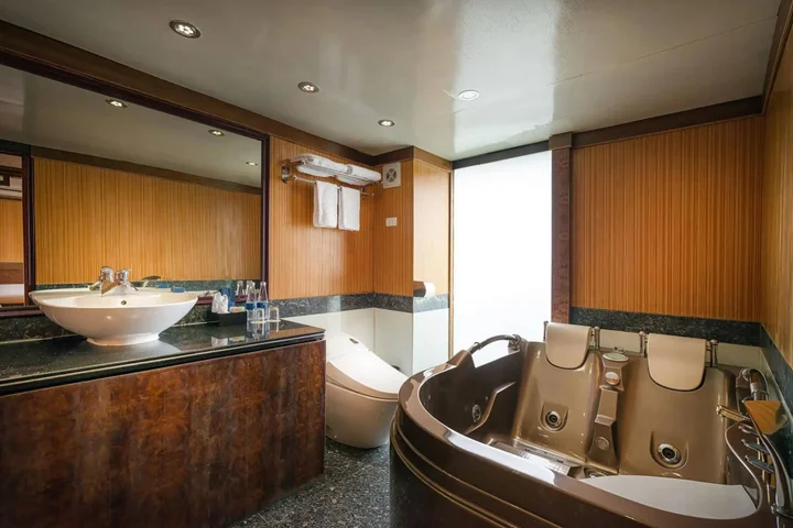 Халонг: La Vela Classic Cruise Managed by Paradise Cruises