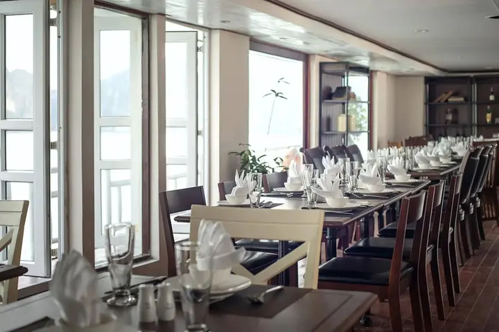 Халонг: La Vela Classic Cruise Managed by Paradise Cruises
