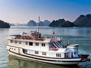 Халонг: Bhaya Halong Cruise