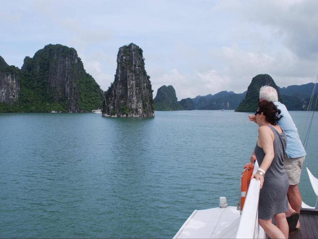 Халонг: Halong Dragon Cruise