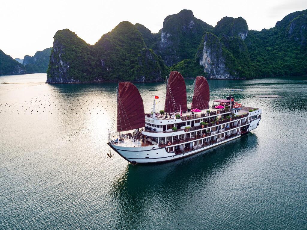 Халонг: Alisa Luxury Cruise
