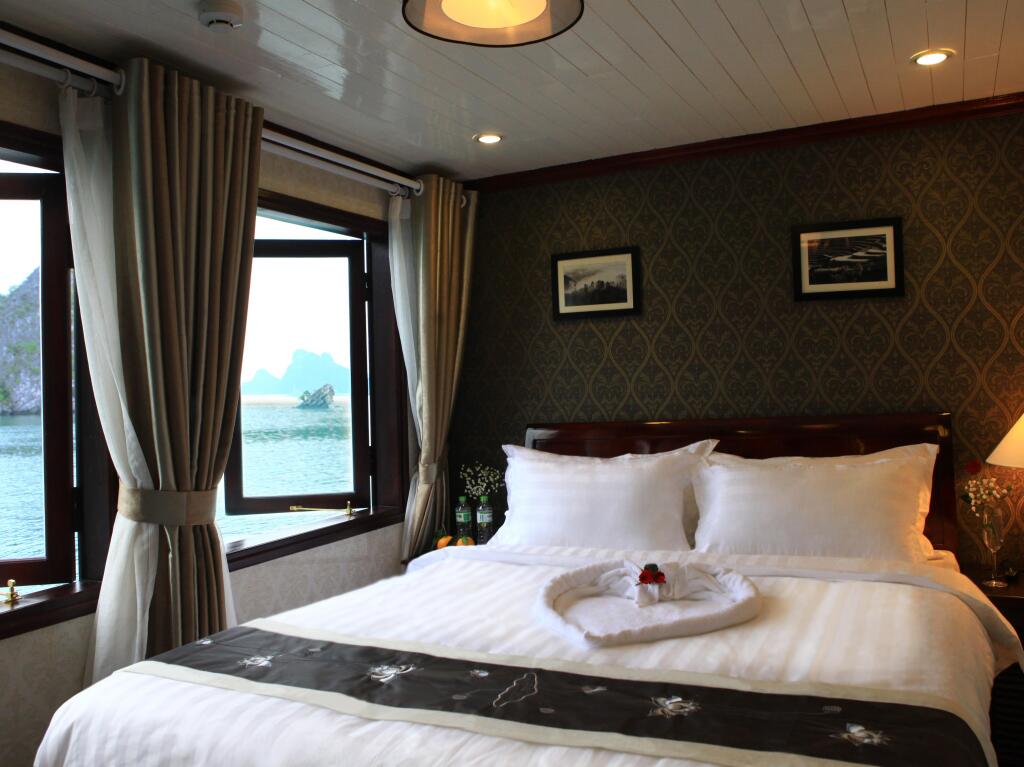 Халонг: Phoenix Luxury Cruise
