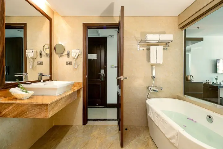 Дананг: Luxtery Hotel