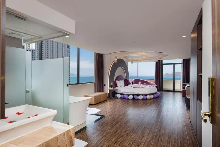 Нячанг: V Hotel Nha Trang