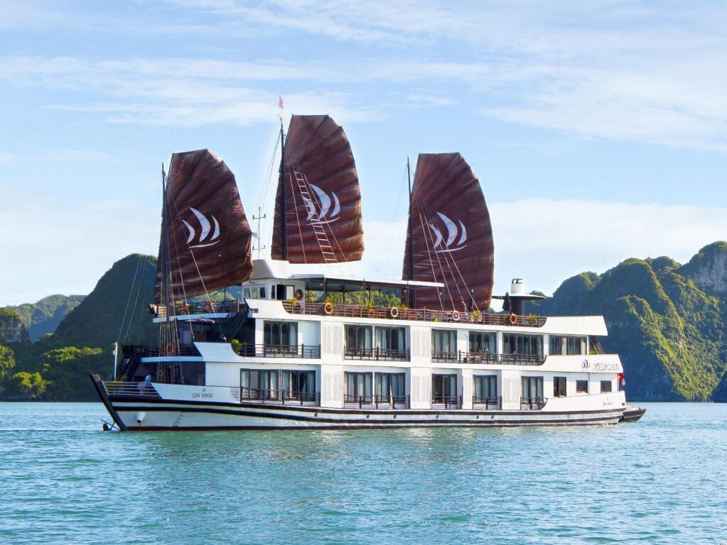 Халонг: Pelican Classic Cruise