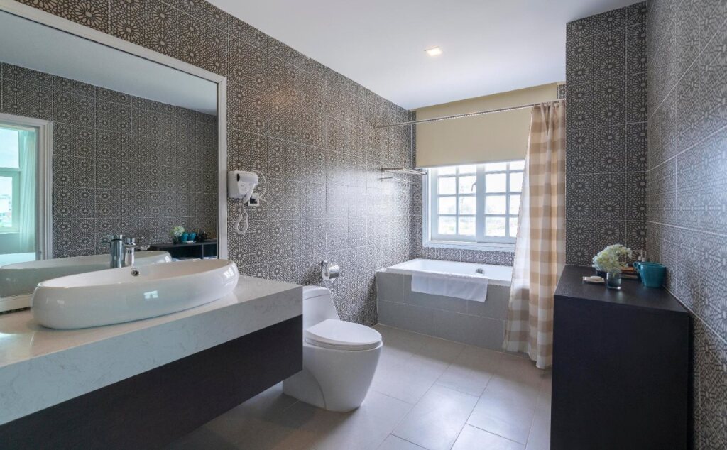Дананг: Flora Beach Hotel & Spa