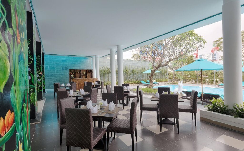 Дананг: Flora Beach Hotel & Spa
