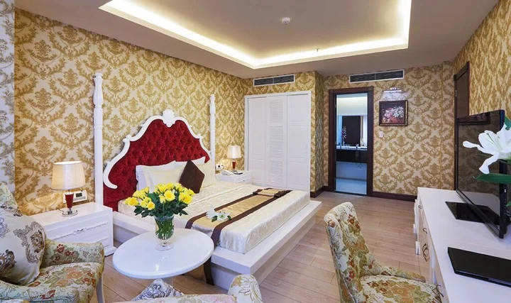 Тэйнинь: Sunrise Hotel