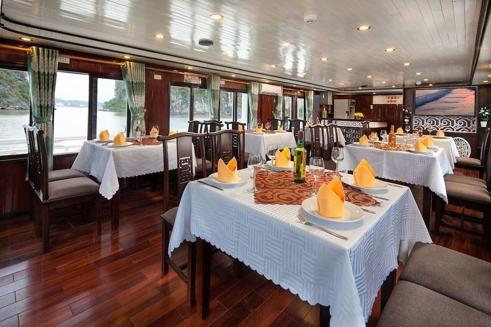 Халонг: Halong Moonlight Cruises