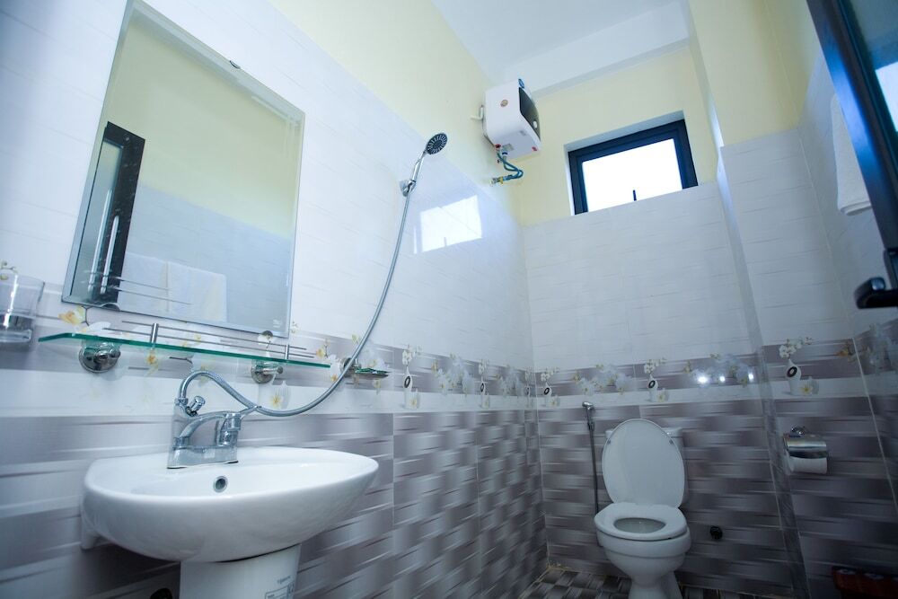 Фонг Ня: Co Cuc Hotel - Hostel