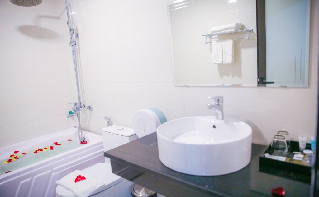 Хаулок: Long Anh Hotel
