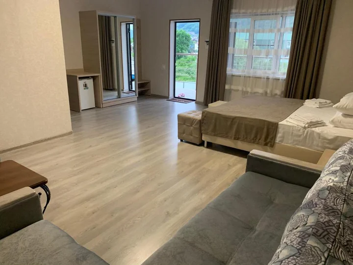 Новомихайловский: Kovcheg Guest House