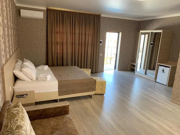 Новомихайловский: Kovcheg Guest House