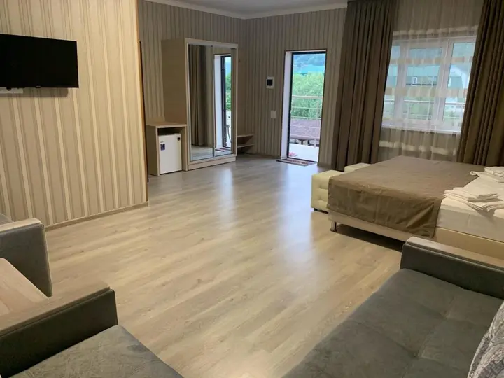 Новомихайловский: Kovcheg Guest House