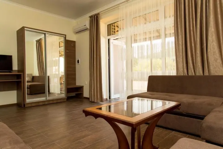 Новомихайловский: Kovcheg Guest House