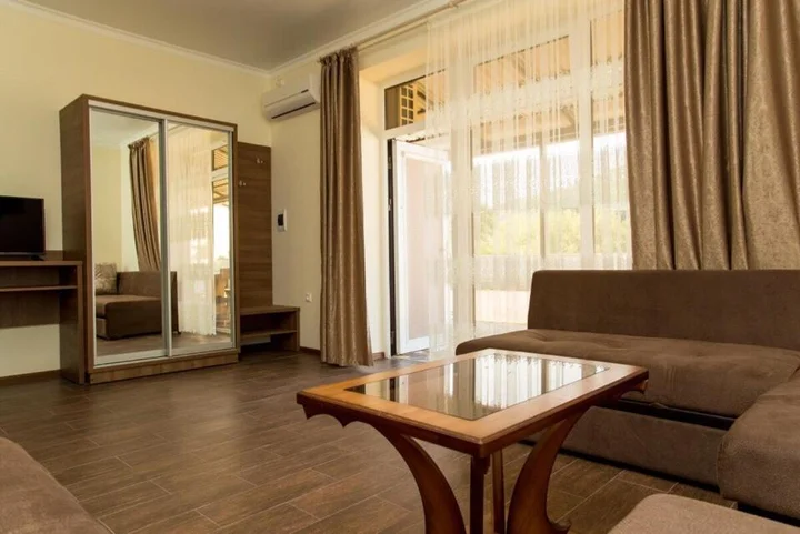 Новомихайловский: Kovcheg Guest House