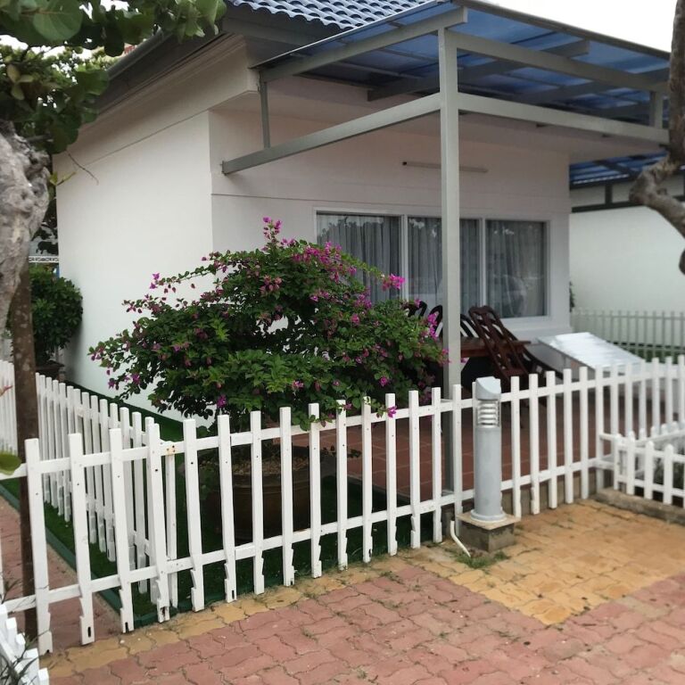 Вунгтау: Lotus Seaside Bungalows