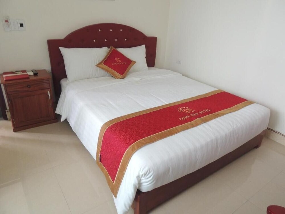 Халонг: Cong Nga Hotel
