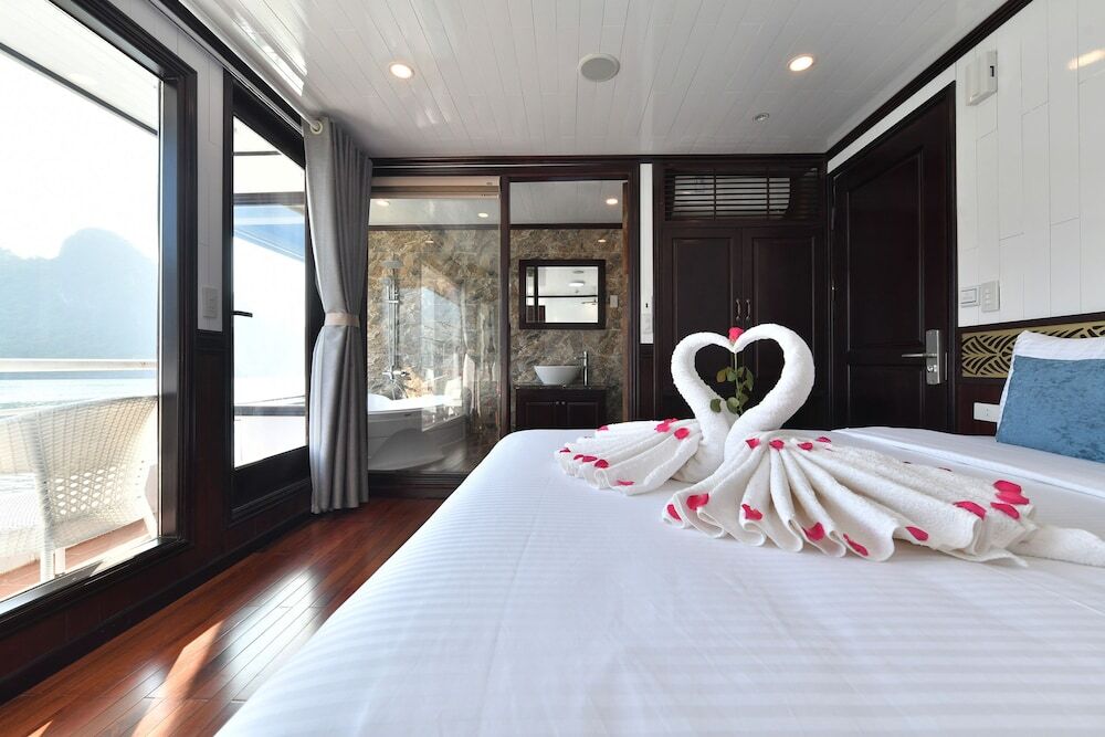 Халонг: Halong Sapphire Cruise