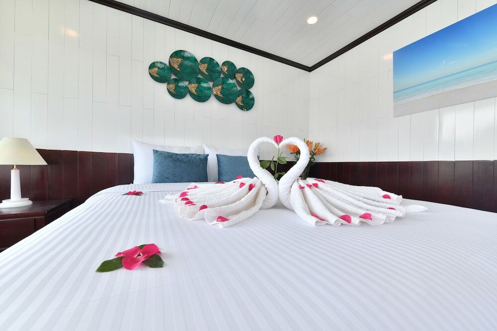 Халонг: Halong Sapphire Cruise