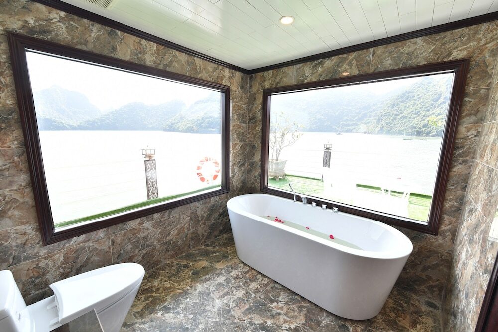 Халонг: Halong Sapphire Cruise
