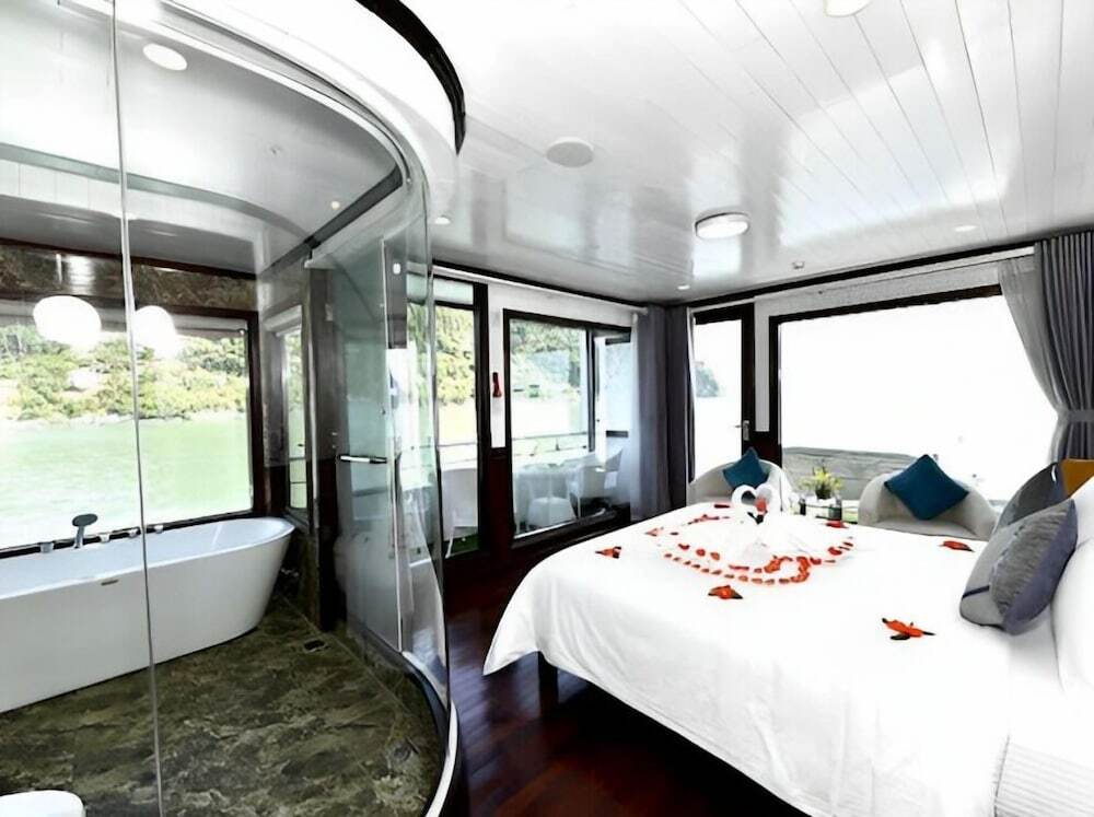 Халонг: Halong Sapphire Cruise