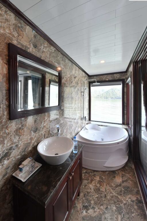 Халонг: Halong Sapphire Cruise