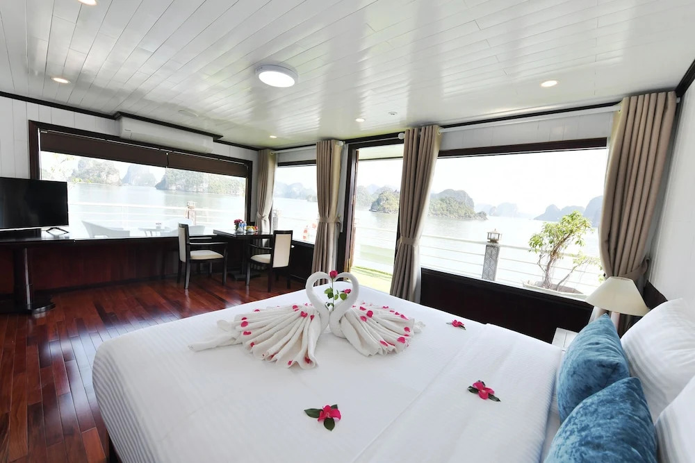 Халонг: Halong Sapphire Cruise