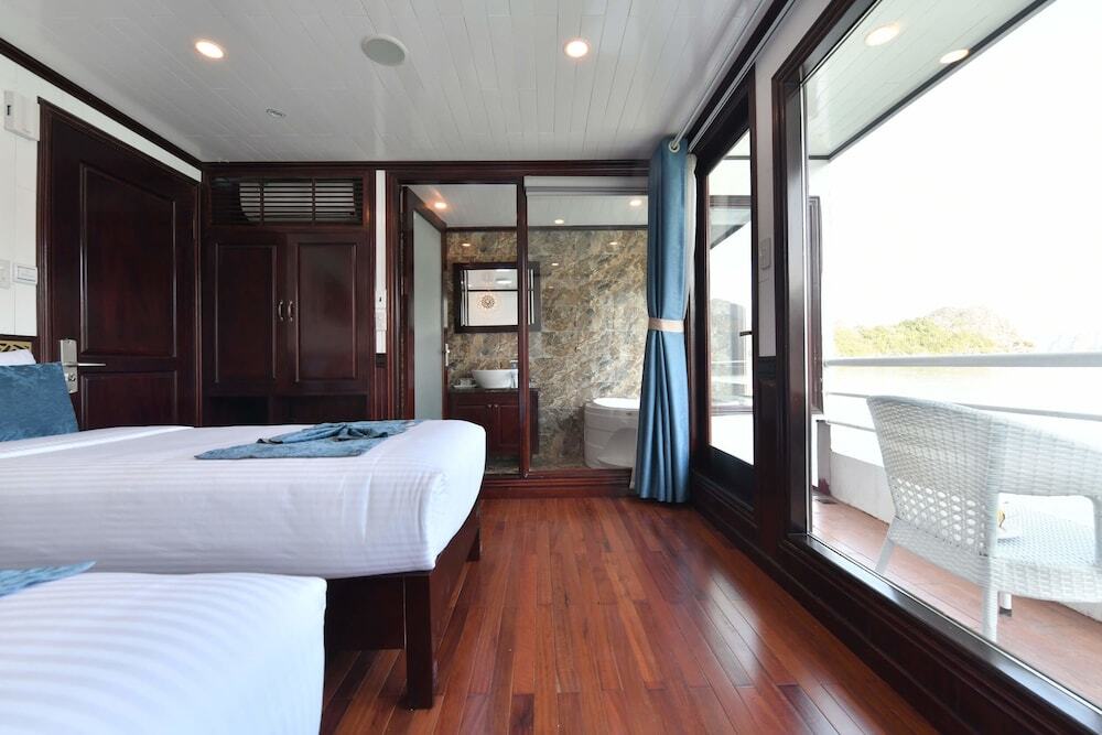 Халонг: Halong Sapphire Cruise