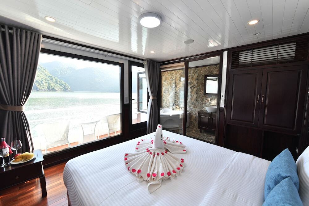Халонг: Halong Sapphire Cruise