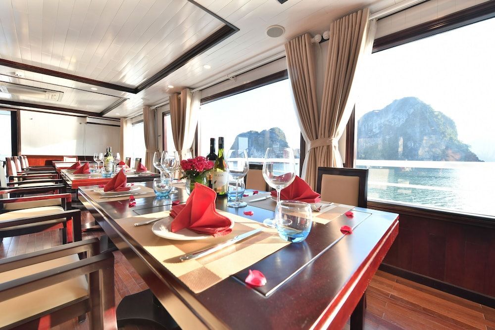 Халонг: Halong Sapphire Cruise
