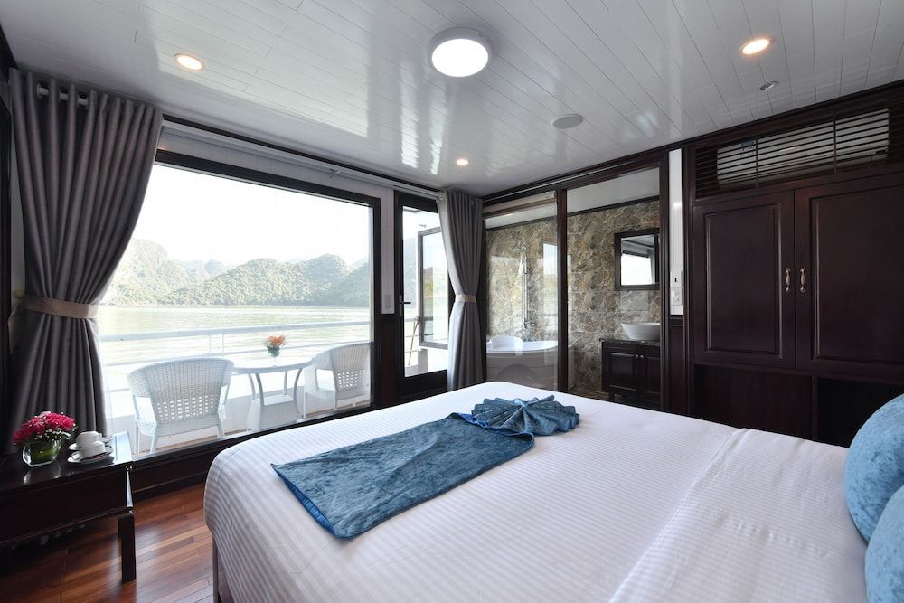 Халонг: Halong Sapphire Cruise