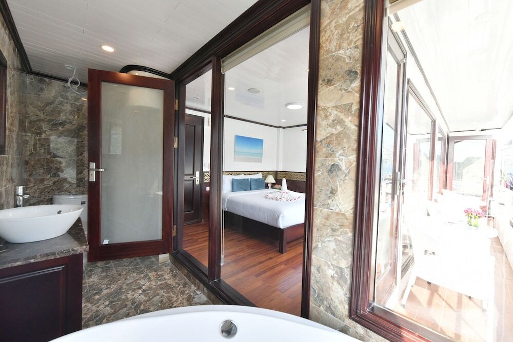 Халонг: Halong Sapphire Cruise