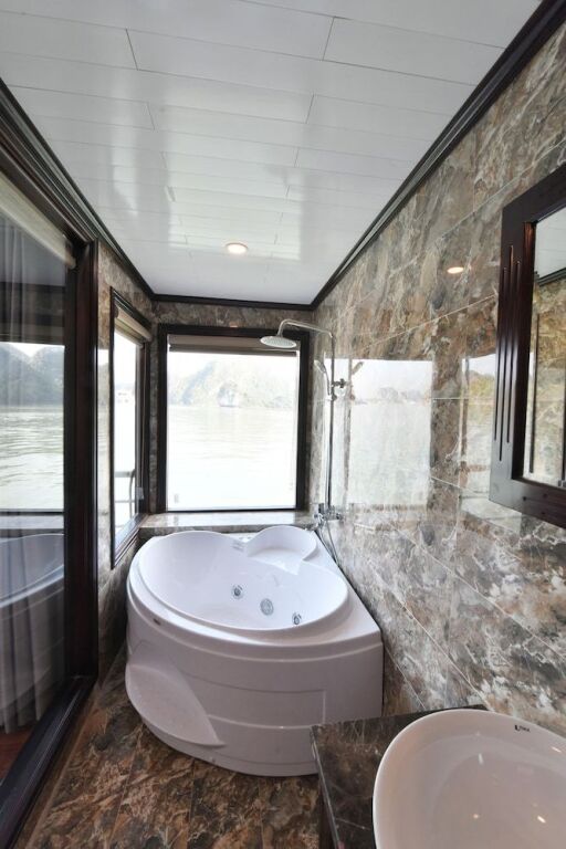 Халонг: Halong Sapphire Cruise