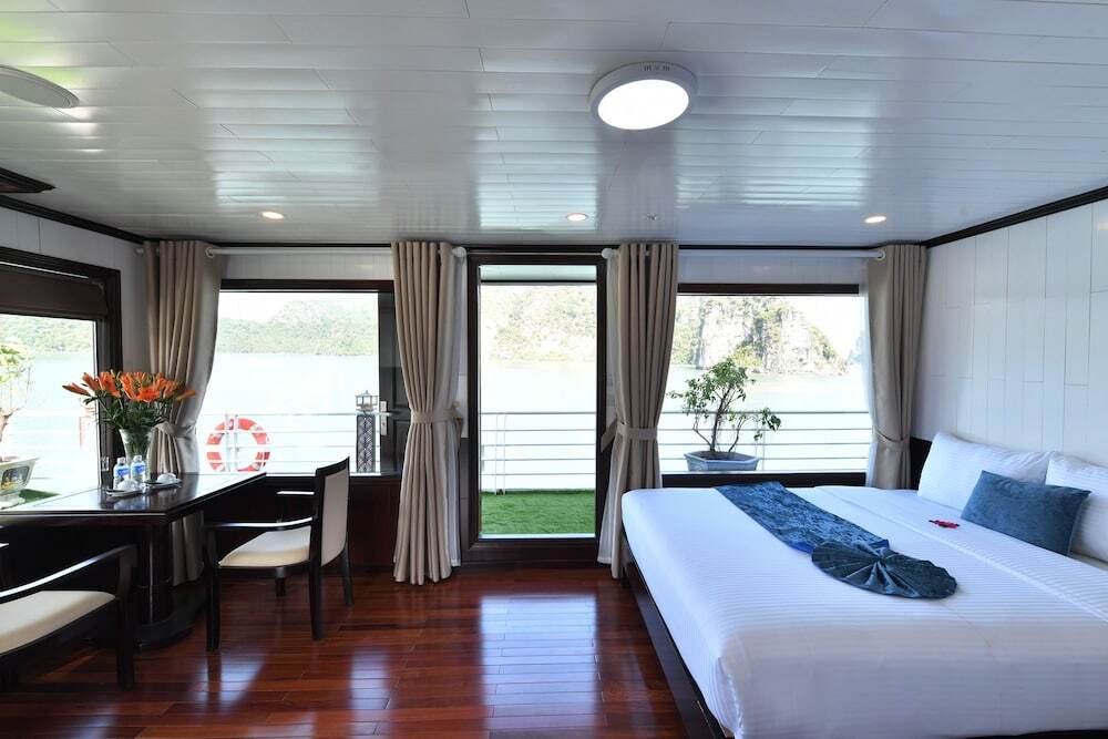 Халонг: Halong Sapphire Cruise