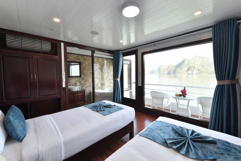 Халонг: Halong Sapphire Cruise