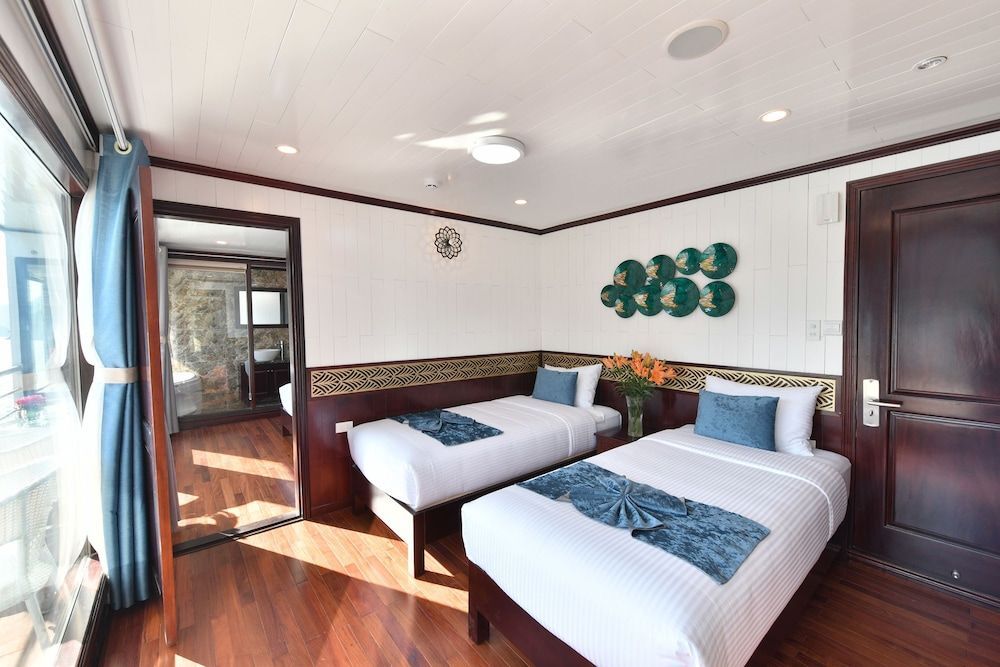 Халонг: Halong Sapphire Cruise