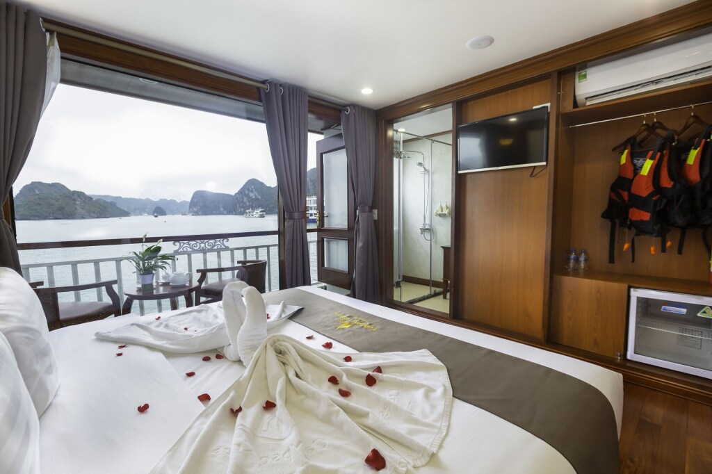Ханой: Calypso Cruises