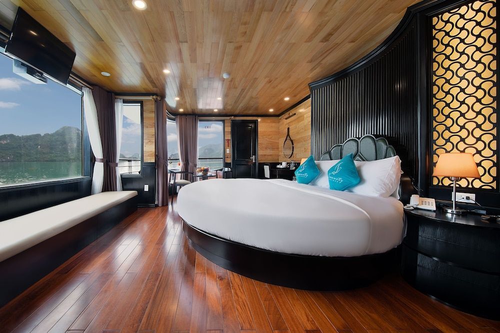 Халонг: Halong Serenity Cruise