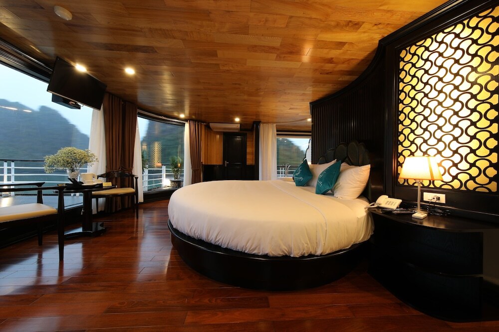 Халонг: Halong Serenity Cruise