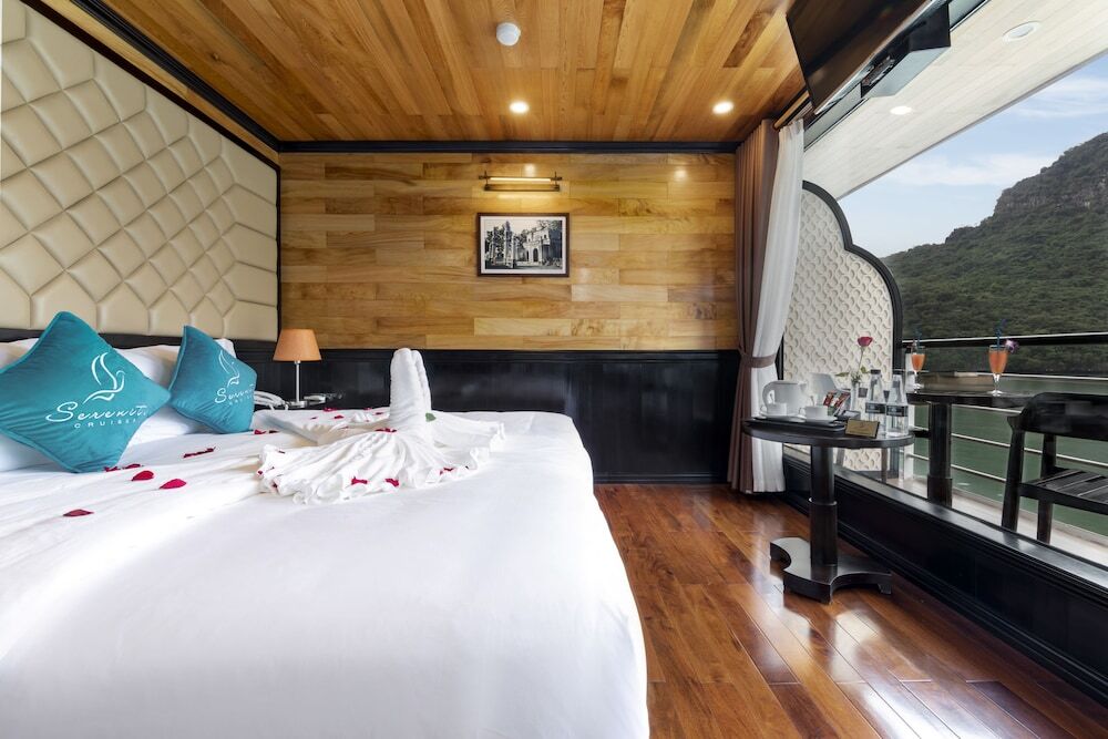 Халонг: Halong Serenity Cruise