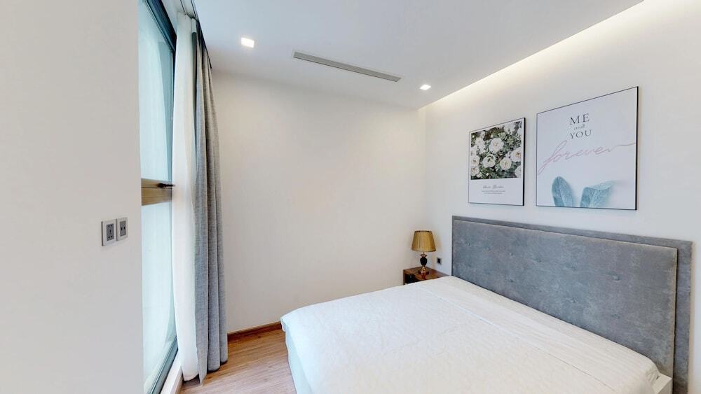 Luxury Apartment in Vinhomes Metropolis — фото 3