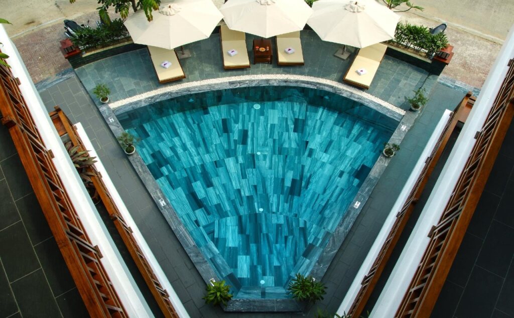 Хойан: Threeway Riverside Villa