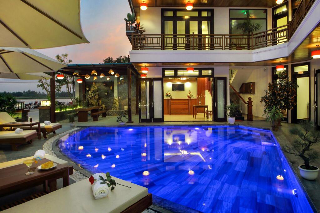 Хойан: Threeway Riverside Villa