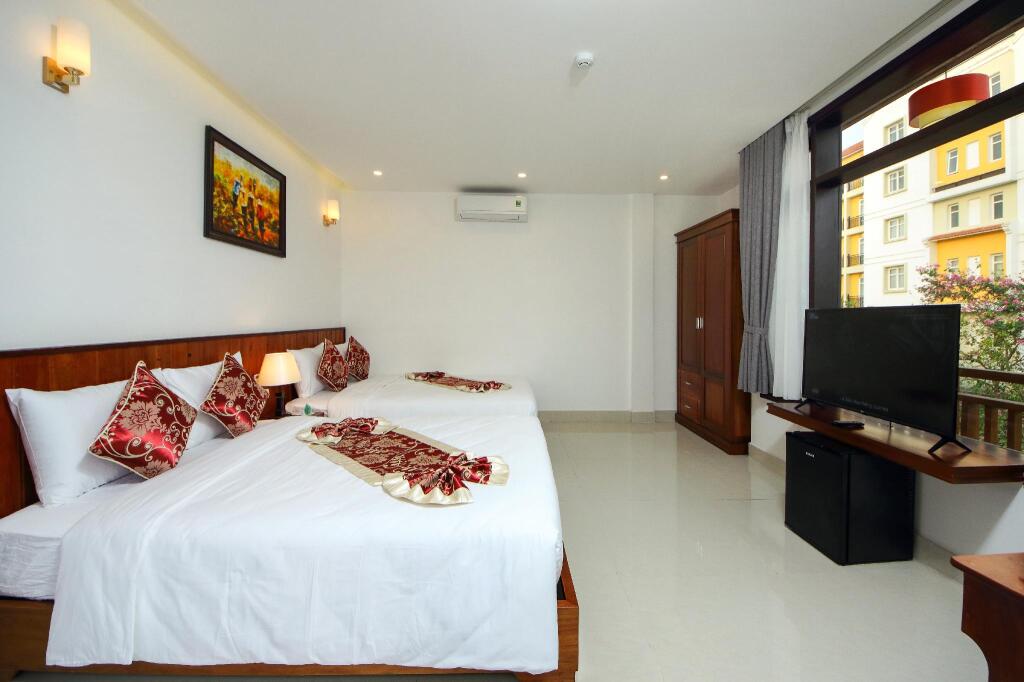 Хойан: Threeway Riverside Villa