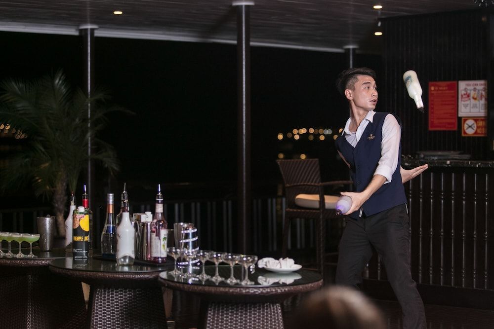 Халонг: Genesis Regal Cruise