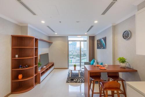 Long Apartment - Vinhomes Golden River — фото 1