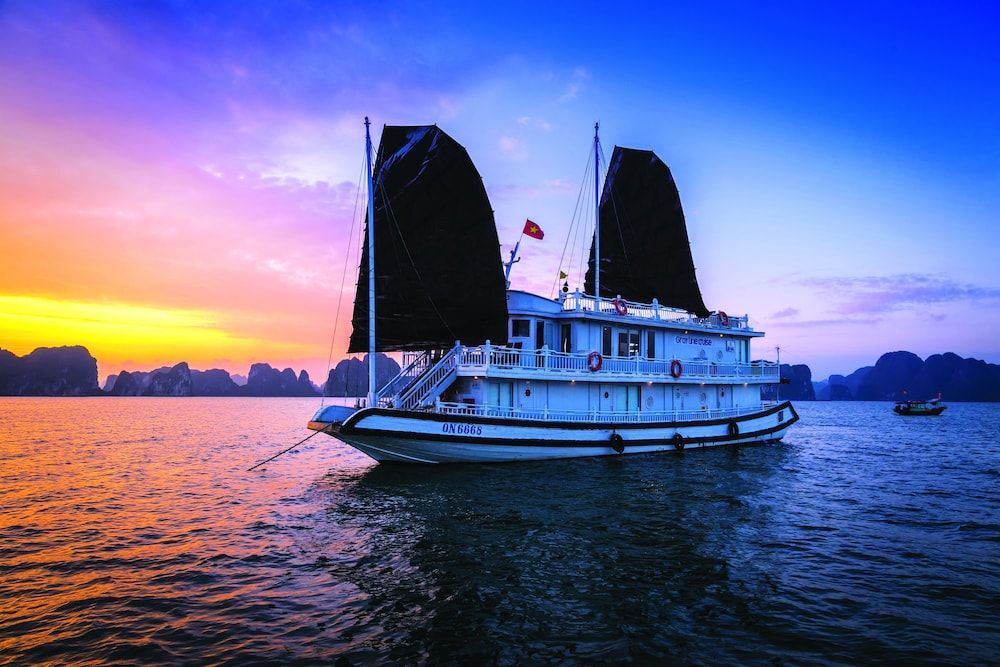 Халонг: Gray Line Private Luxury Cruise