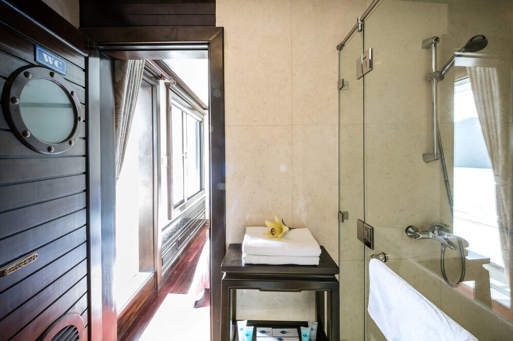 Халонг: Gray Line Private Luxury Cruise